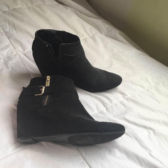 Black size 10 booties. Lightly used. - Picture 5 of 7